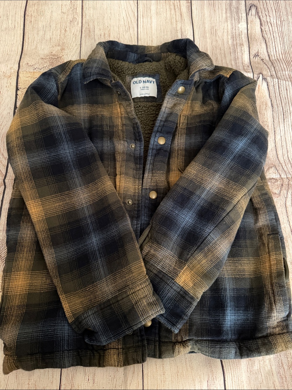 Boys Old Navy Plaid Sherpa-Lined Jacket in Black & Olive